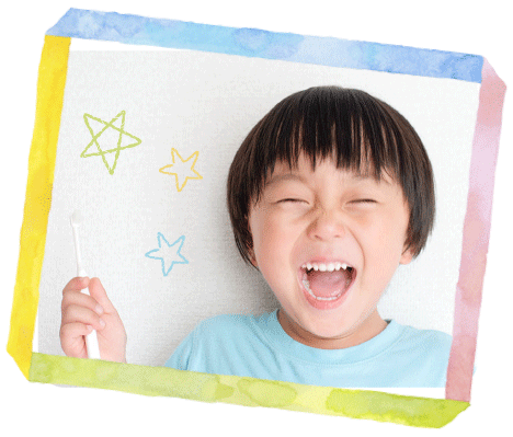 笑顔の子供の写真